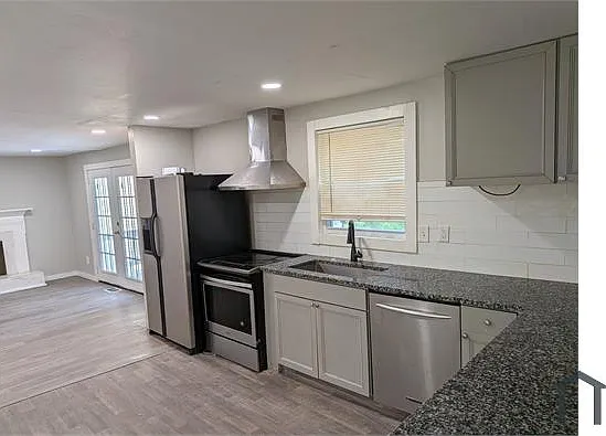 6 bed, 2000 sqft, $2,450 — Photo 4