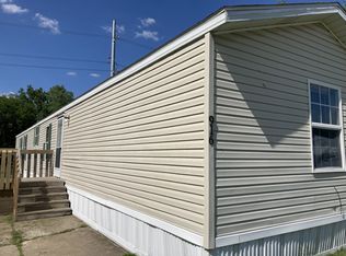 916 SE 41st Ter, Topeka, KS 66609