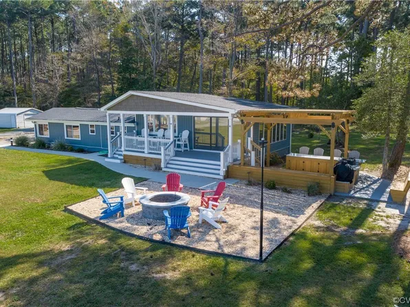 215 Riverside Dr, Deltaville, VA 23043