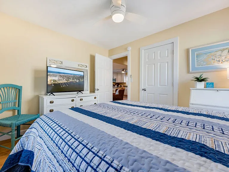 906 W Sportsman Dr #1 — Photo 18
