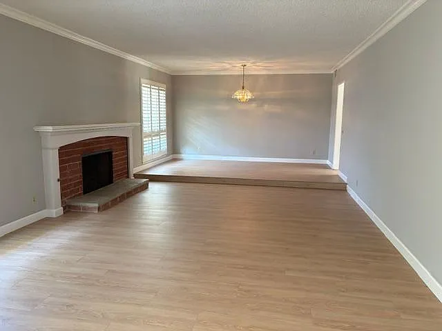 5 bed, 2417 sqft, $5,500 — Photo 2