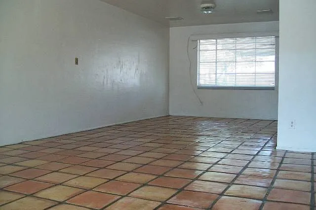 1204 W 7th St — Photo 2