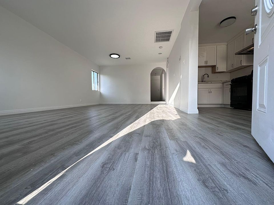 1st image of 124 N Dalton Ave