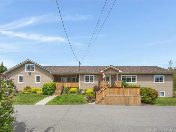 735 Hillcrest Rd, Saint John, NB E2N 2B6