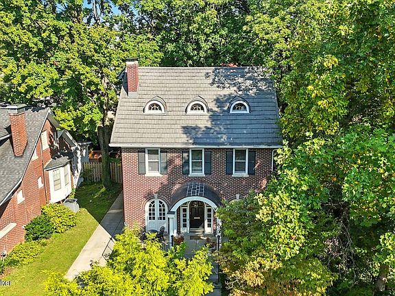 4th image of 2217 Woodford Pl