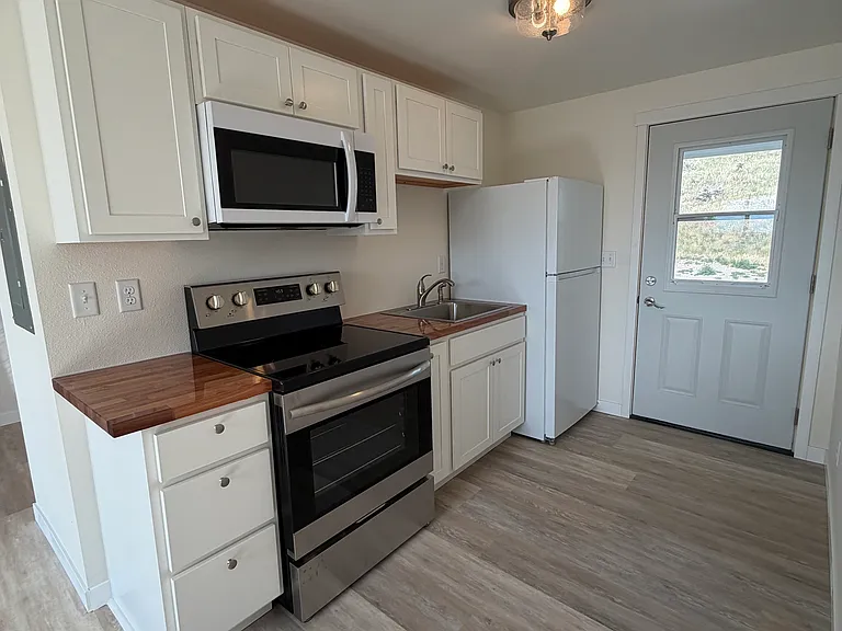 1145 Nebraska Ave — Photo 4