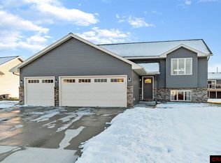 2229 Kodiak Dr, North Mankato, MN 56003