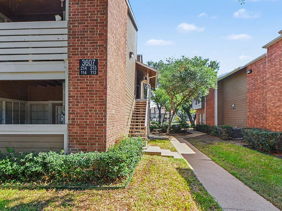 3607 W Northgate Dr #213