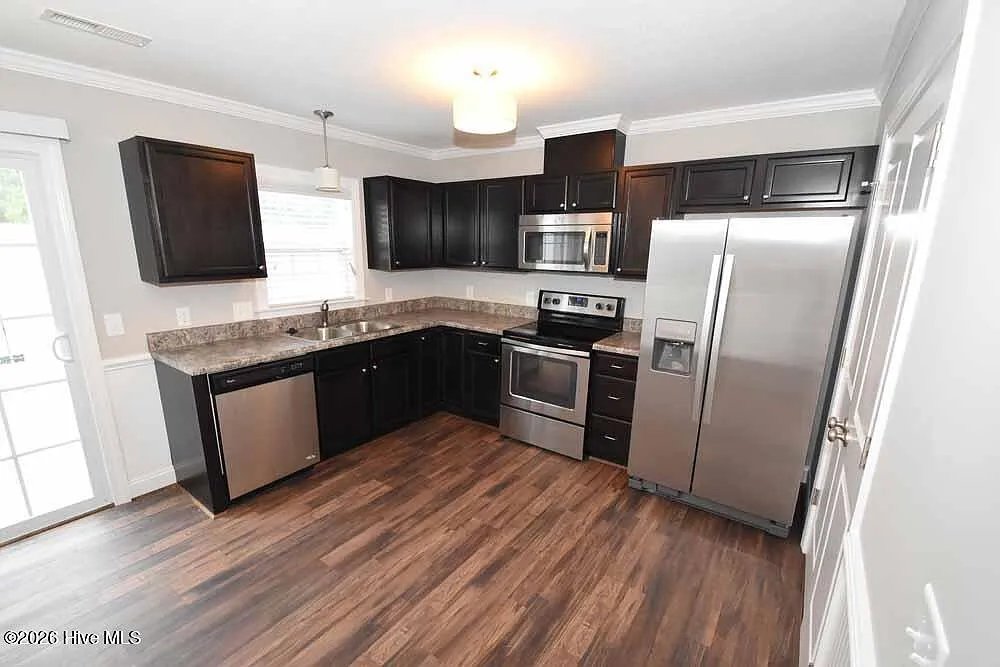 124 Chandler Dr — Photo 4