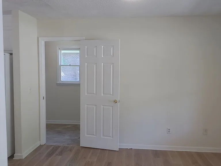 643 Folkstone Rd — Photo 7