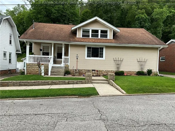 2169 N 21st St, Nitro, WV 25143