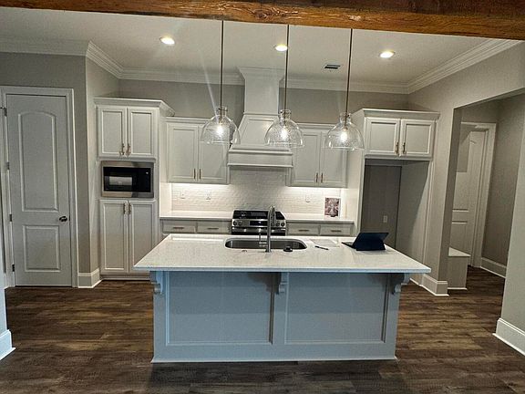 4th image of 127 Preservation Dr