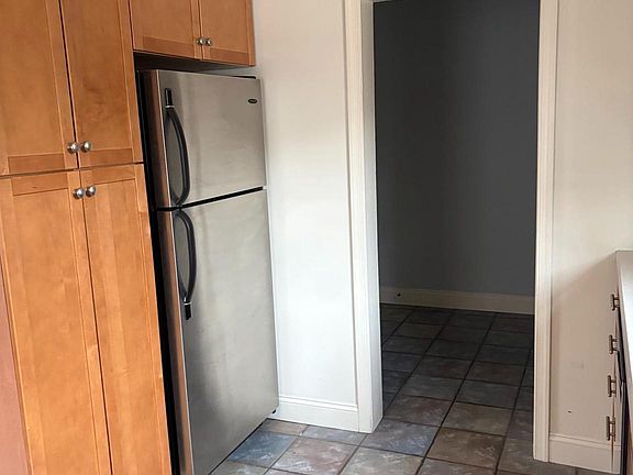 5th image of 121 Rock Glen Rd