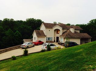 220 Highlands Rd, Hurricane, WV 25526