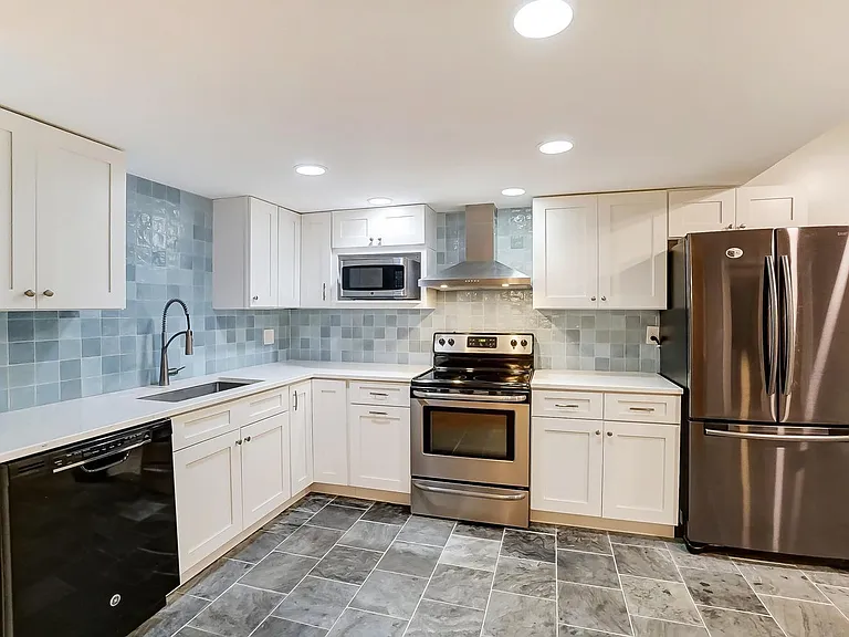 114 E Corry St — Photo 16