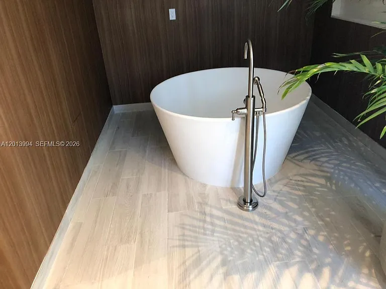 2831 S Bayshore Dr #1504 — Photo 33