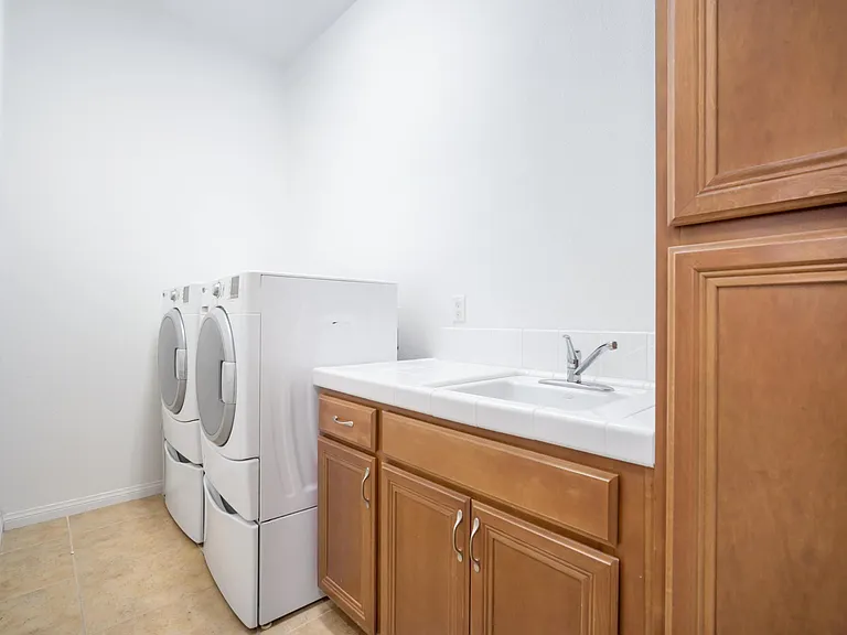 43560 Parkway Esplanade W — Photo 18