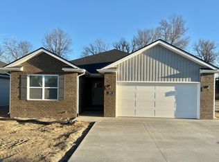 743 Maple Ave, Seymour, IN 47274