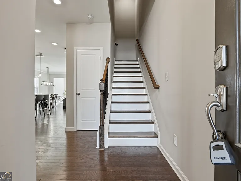 504 Elm Bluff Way — Photo 2