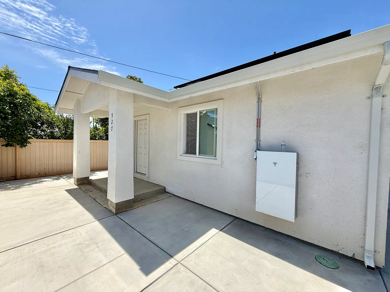2 bed, 734 sqft, $2,000 — Photo 2