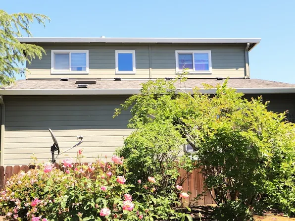 3968 Arrowhead Dr, Medford, OR 97504
