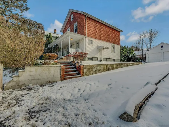 6 Pulaski Place, Port Washington, NY 11050