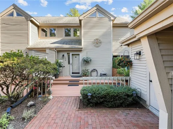 184 Pine Glen Dr, East Greenwich, RI 02818