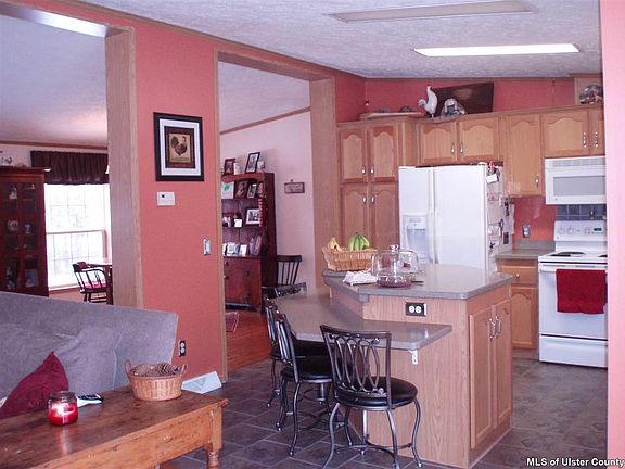 4th image of 60 Pauline Ln
