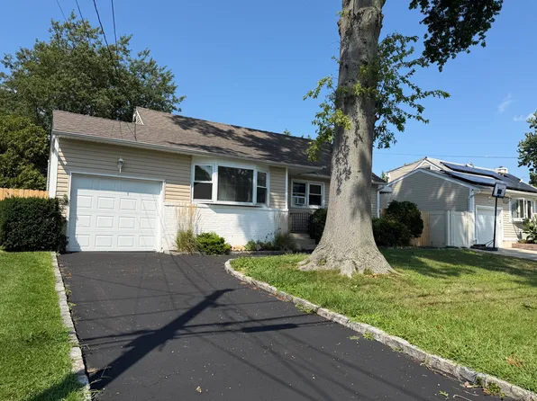 (undisclosed Address), West Babylon, NY 11704