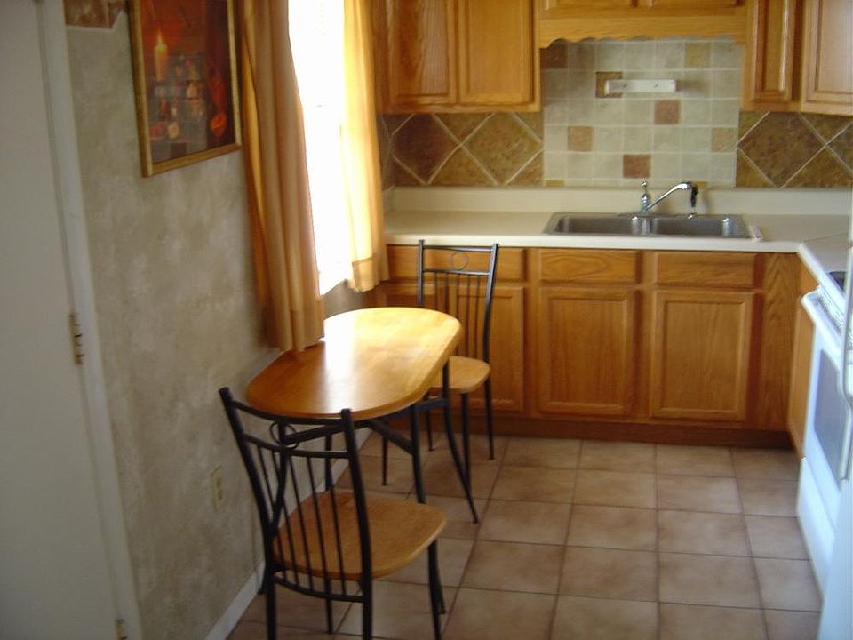 1st image of 2437 NE 6th St APT 10