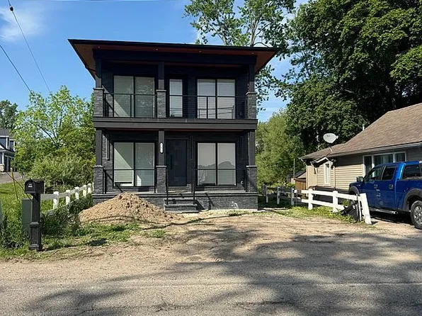 561 E Walled Lake Dr, Walled Lake, MI 48390