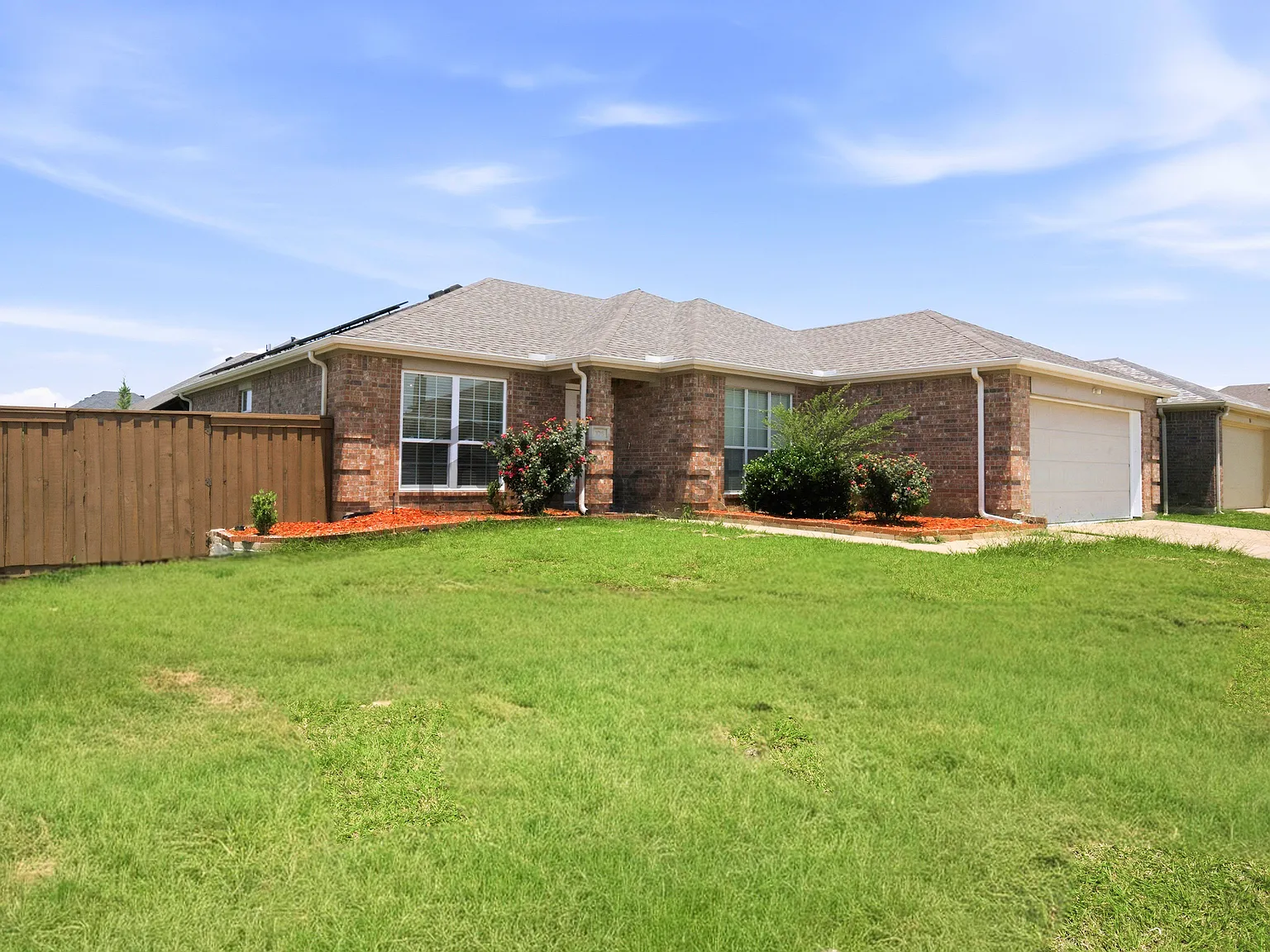 3 bed, 2.0 bath, 1564 sqft, $2,285 — Photo 4