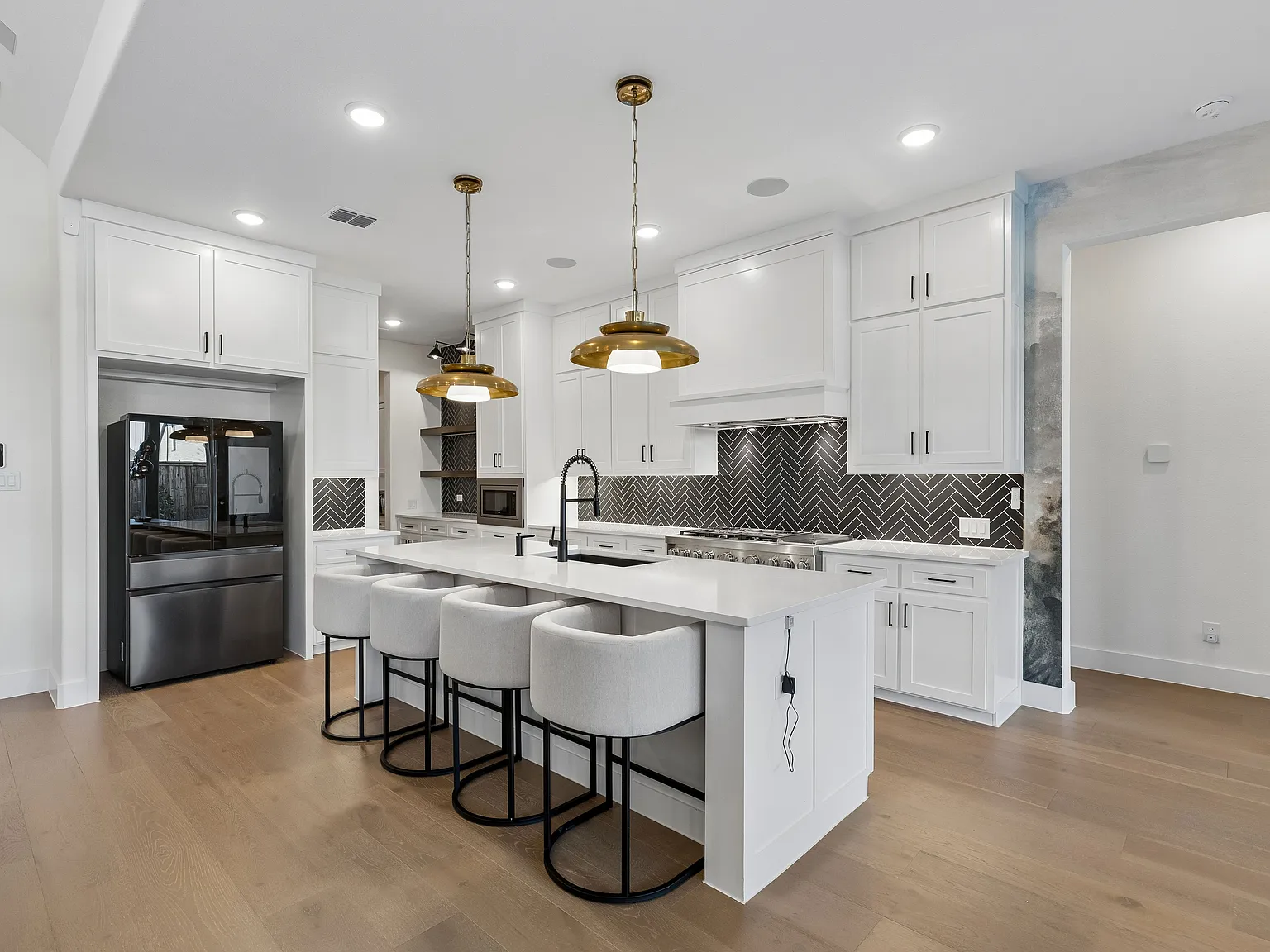 5 bed, 4212 sqft, $6,500 — Photo 4