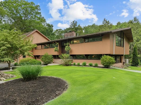 4 Moonpenny Dr, Boxford, MA 01921
