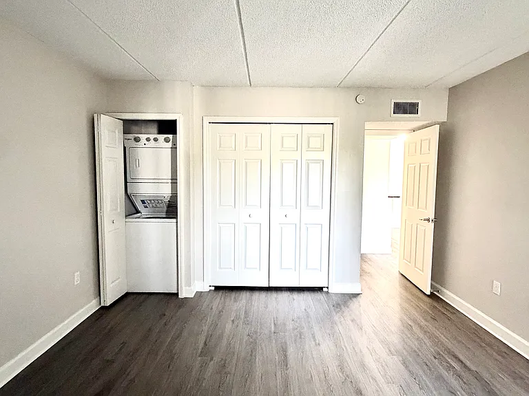 WestShore Apartments — Photo 8