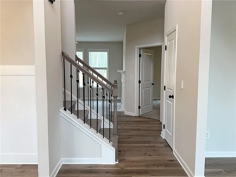 345 Rodeo Dr — Photo 2