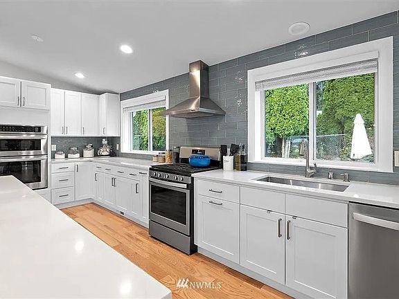 5th image of 13232 27th Dr SE