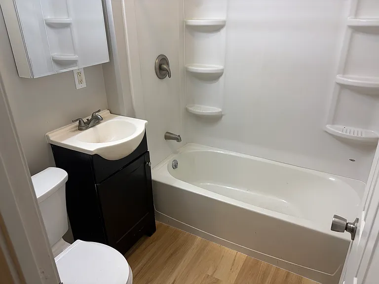 1422 Sorin St — Photo 4