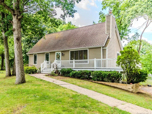 19 Farmstead Road, New Windsor, NY 12553