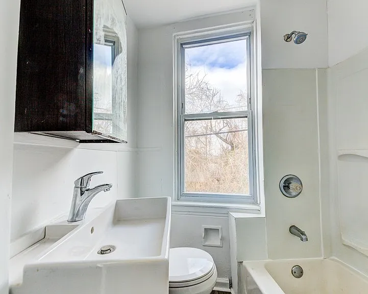 1840 Saint Patrick St S — Photo 8