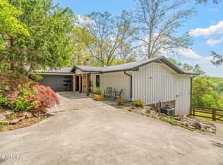 902 & 908 Skyline Dr, Harriman, TN 37748