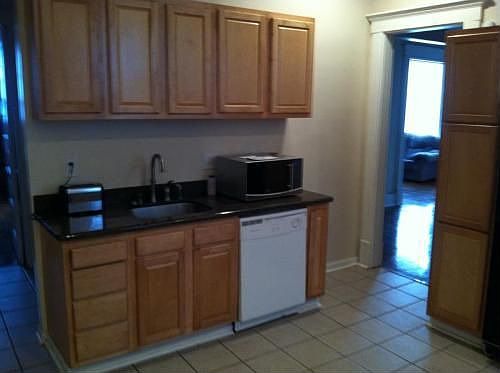 4th image of 204 Parkwood Ave