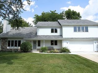 10222 W Cascade Dr, Franklin, WI 53132
