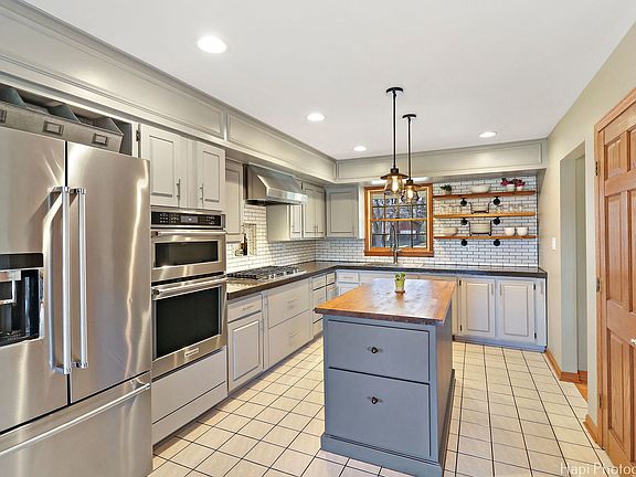 2nd image of 658 Valley Park Dr