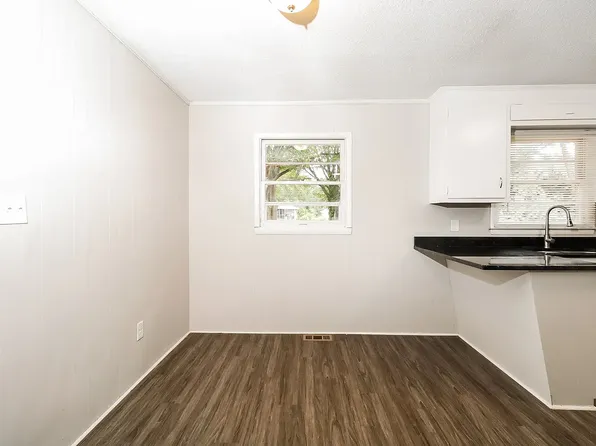 200 S 7th St, Easley, SC 29640