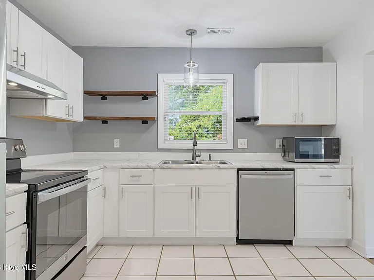 305 W Willowood Ln — Photo 17