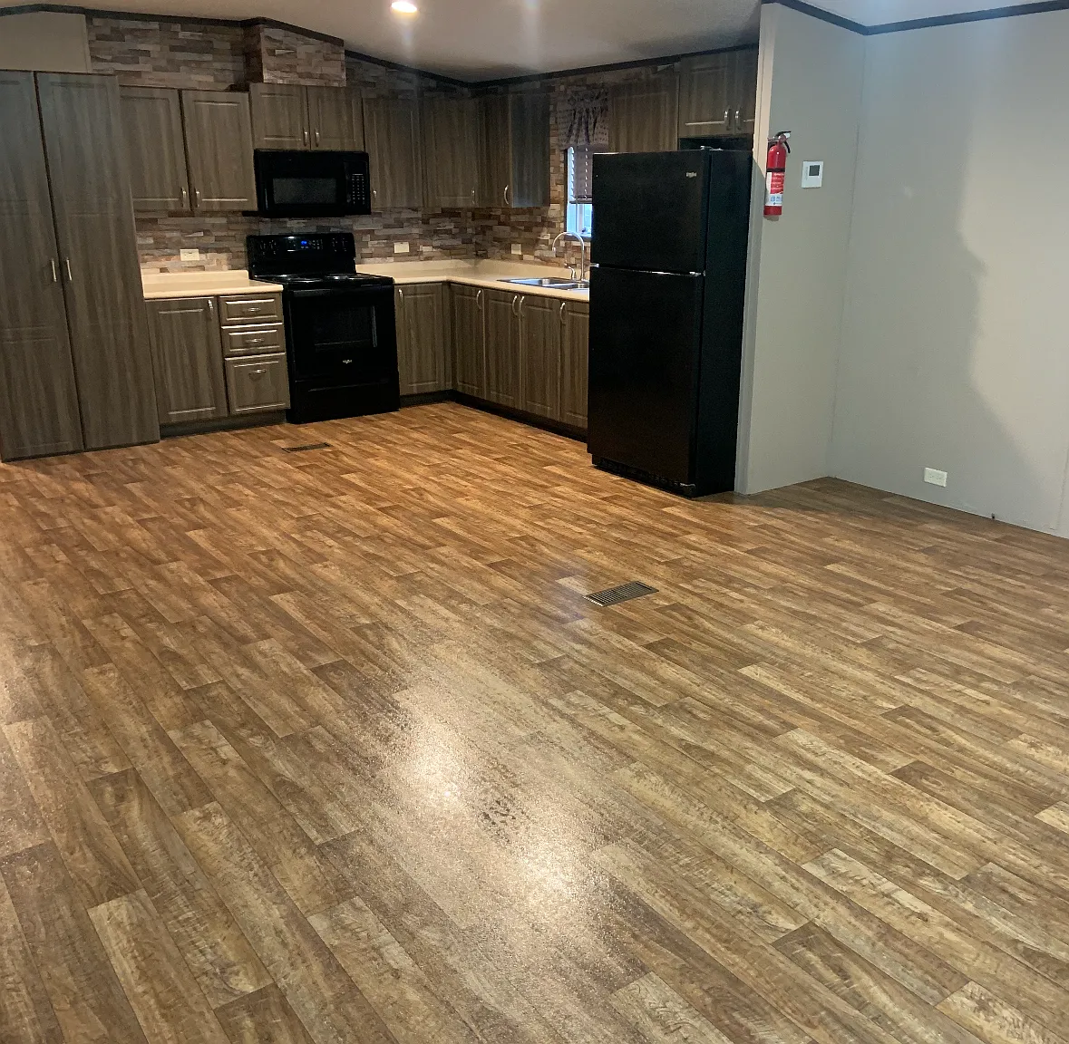 100 Tuckaway Dr — Photo 2