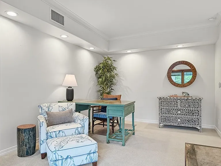 221 Portlock Rd — Photo 14
