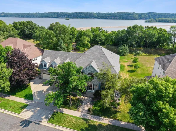 1484 Riverbluff Dr, Hastings, MN 55033