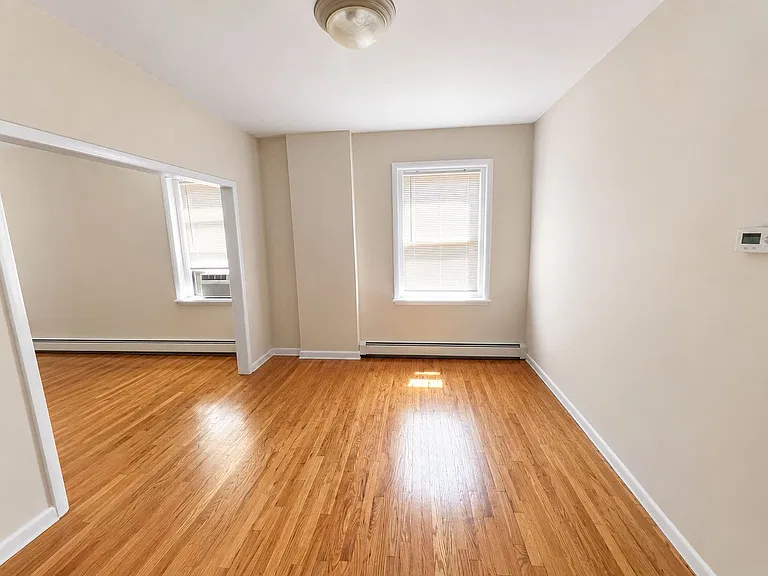 822-824 Jackson Ave — Photo 3